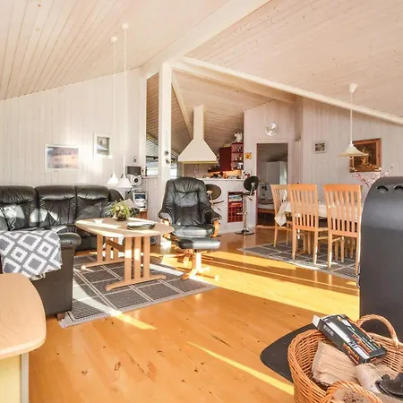 Hébergement de vacances Three-bedroom In *