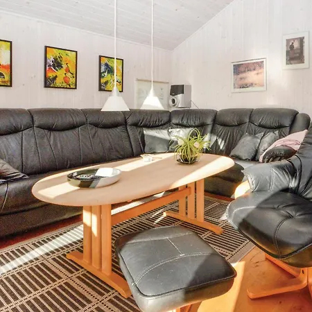 Hébergement de vacances Three-bedroom In